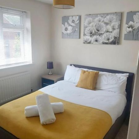 Ashford Holiday Home Smithy Drive Sleeps 5 Free Wifi And Vehicle Parking Kingsnorth Eksteriør billede