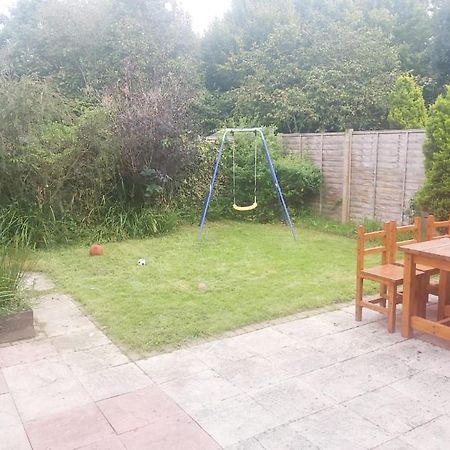 Ashford Holiday Home Smithy Drive Sleeps 5 Free Wifi And Vehicle Parking Kingsnorth Eksteriør billede