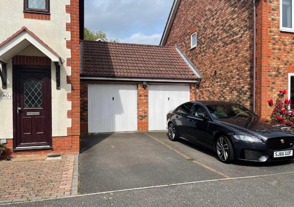 Ashford Holiday Home Smithy Drive Sleeps 5 Free Wifi And Vehicle Parking Kingsnorth Eksteriør billede