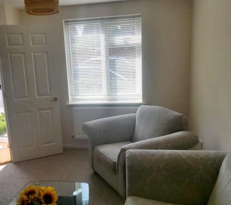 Ashford Holiday Home Smithy Drive Sleeps 5 Free Wifi And Vehicle Parking Kingsnorth Eksteriør billede