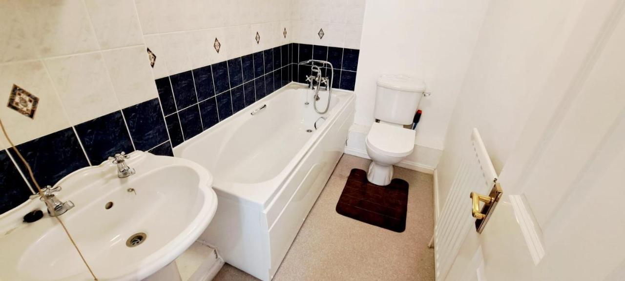 Ashford Holiday Home Smithy Drive Sleeps 5 Free Wifi And Vehicle Parking Kingsnorth Eksteriør billede